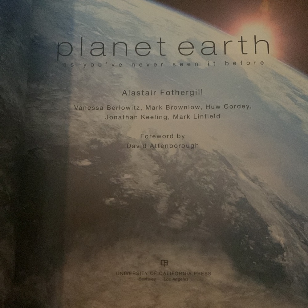 🌿Hardback Planet Earth Book 📚 🌎 - Picture 3 of 9